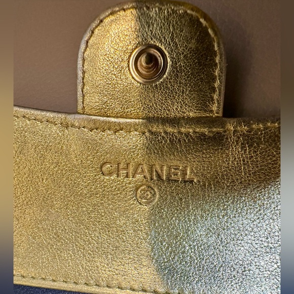 Sold x CHANEL Egypt collection Metallic Calfskin Crocodile Embossed Compact Flap - Picture 3 of 6